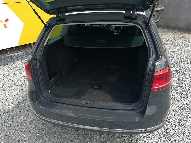 Volkswagen Passat 1,4 TSI CNG Ecofuel - fotka 16 z 20