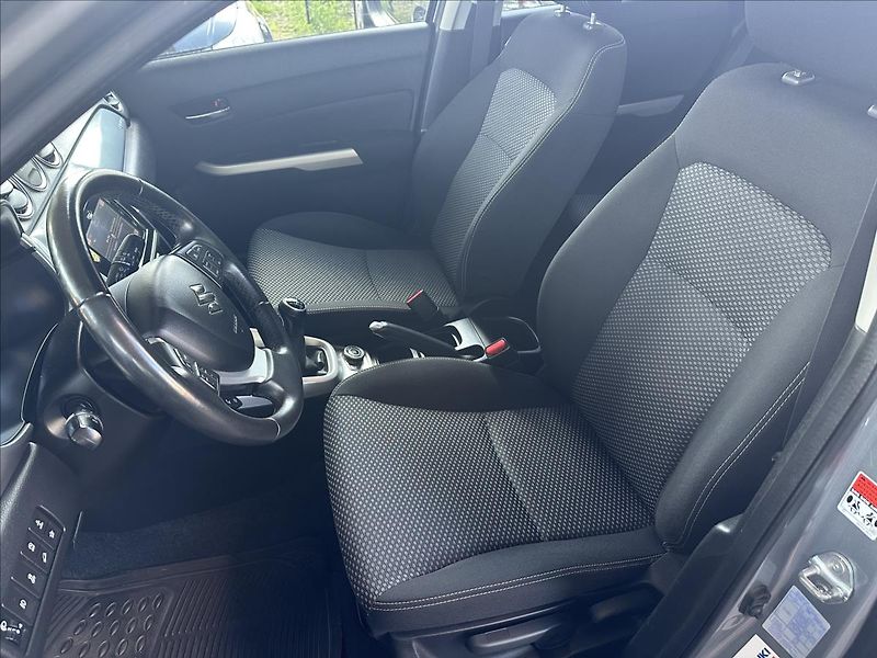 Suzuki Vitara 1,6 4x4 TAŽNÉ - fotka 12 z 30