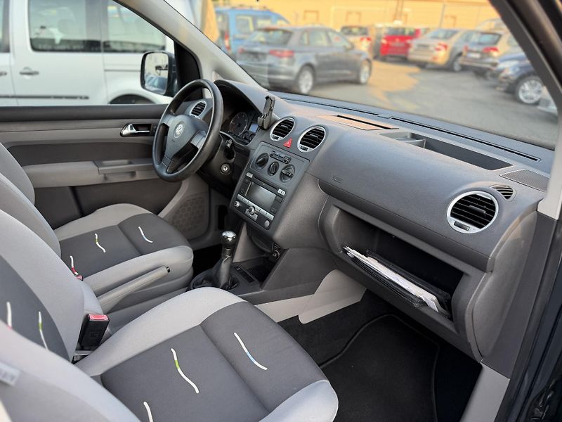 Volkswagen Caddy 1.9 TDI, LIFE, TAŽNÉ - fotka 9 z 17