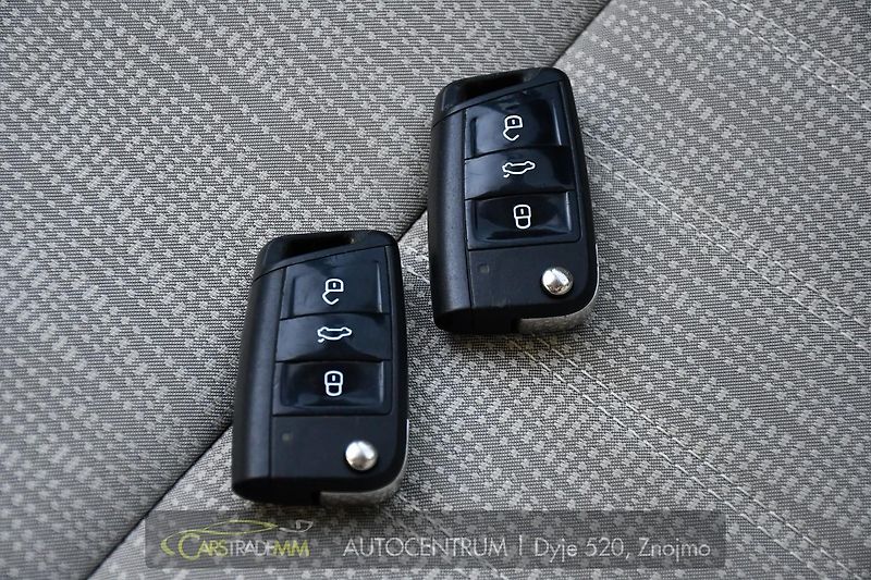 Škoda Octavia 1,6TDi STYLE - fotka 37 z 53