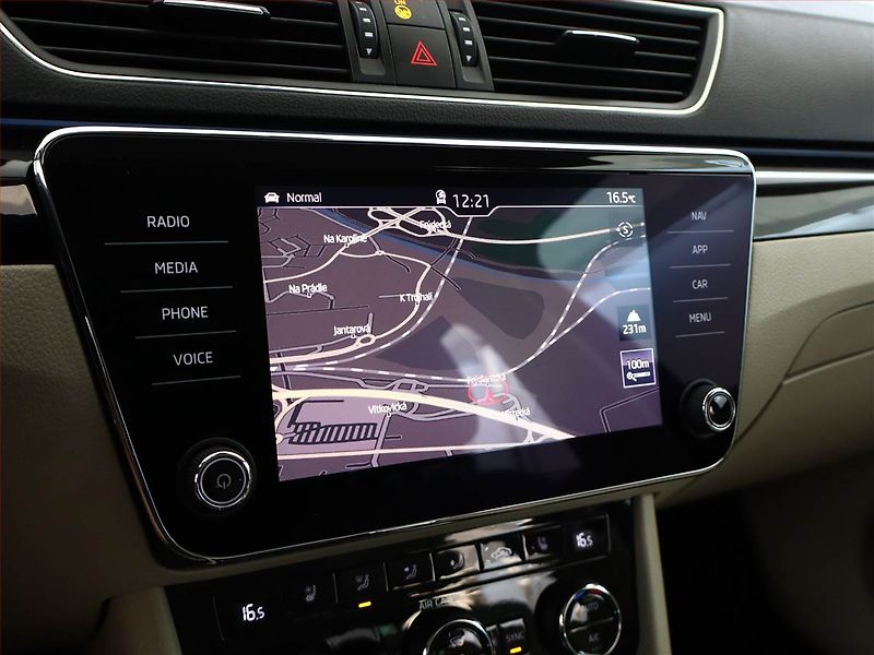 Škoda Superb (2017) Laurin&Klement 2.0 TDI 4x4 - fotka 17 z 24