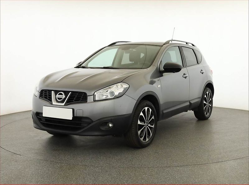 Nissan Qashqai (2013) 1.6, ČR,1.maj, Serv.kniha - fotka 2 z 15