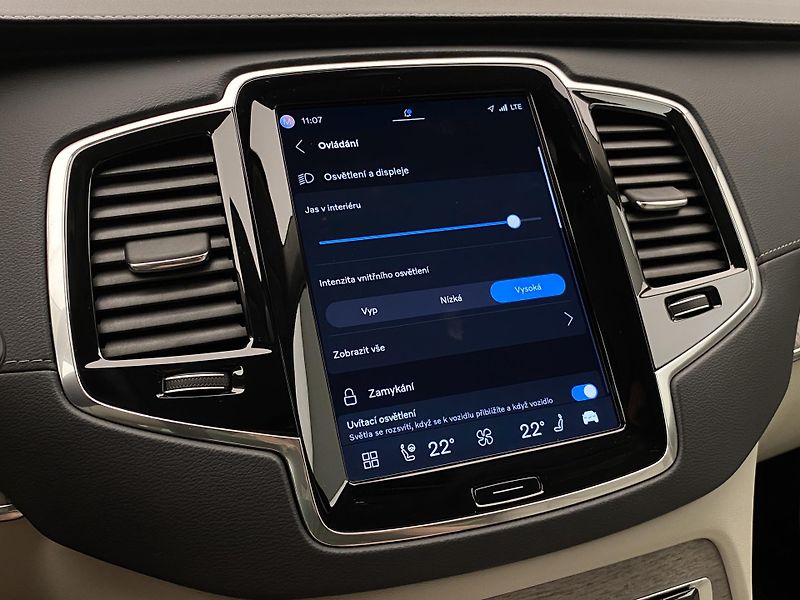 Volvo XC90 B5 AWD PLUS BRIGHT AUT CZ - fotka 43 z 58