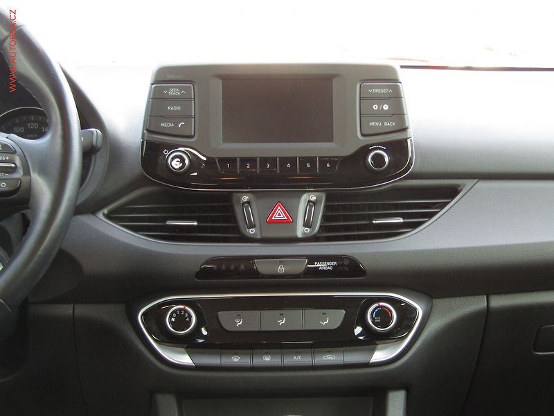 Hyundai i30 (2019) 1.6 CRDi Fastback, ČR - fotka 11 z 17