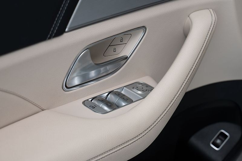 Mercedes-Benz GLE 360/Burmester/Pano - fotka 24 z 30