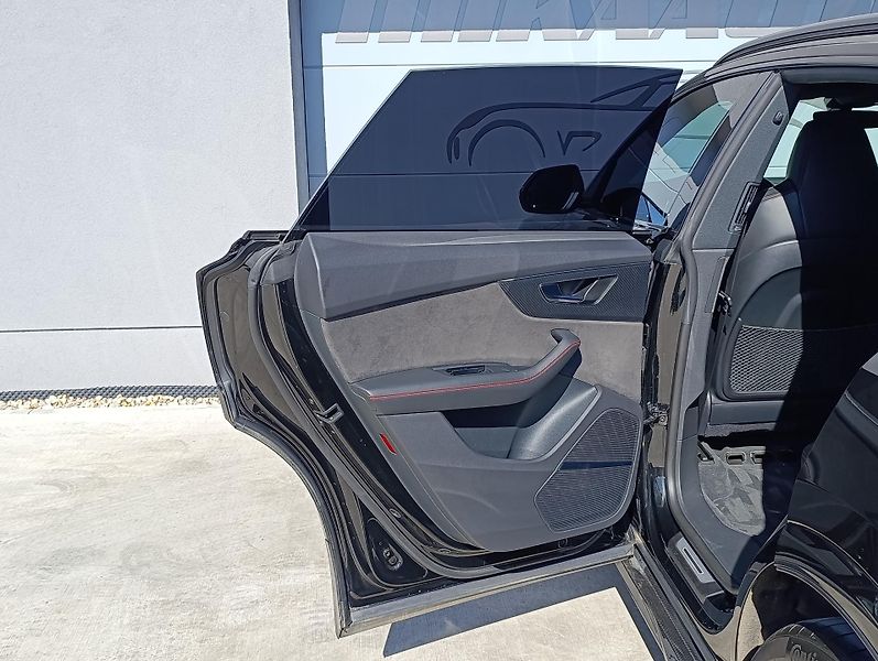 Audi RS Q8 4.0TFSI 441kW QUATTRO ČR DPH  - fotka 36 z 40