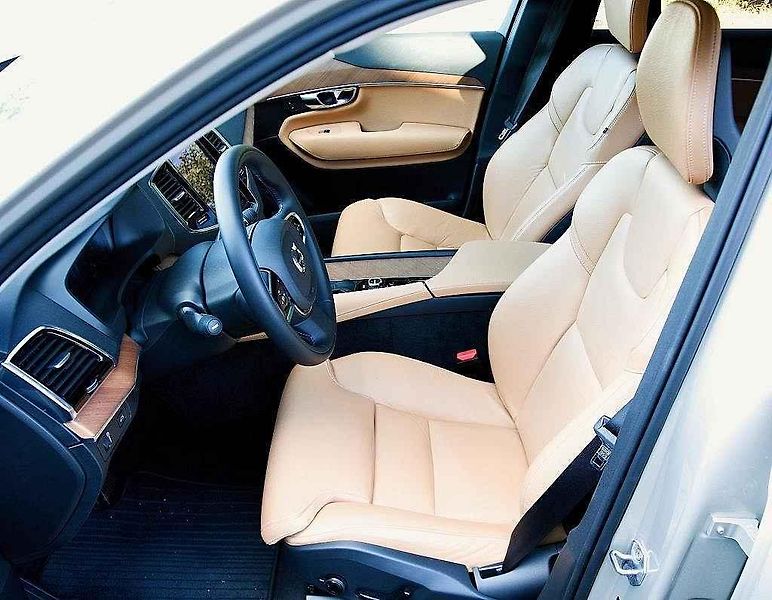 Volvo XC90.