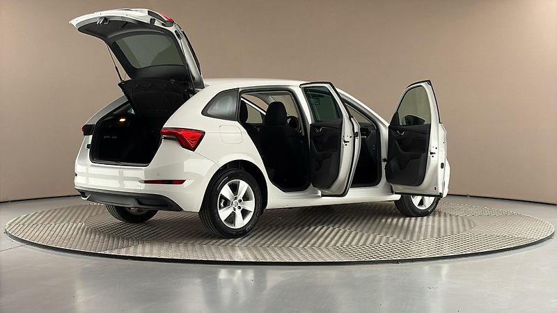 Škoda Scala 1.0 TSI Ambition - fotka 6 z 23