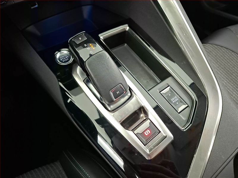 Peugeot 5008 (2021) PureTech 130 - fotka 15 z 17