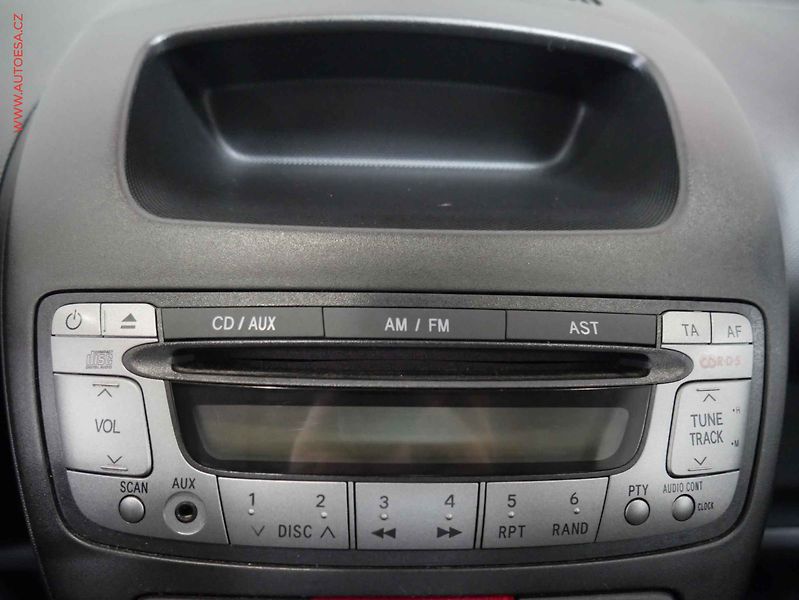 Citroën C1 (2014) 1.0i, ČR, servis.kniha, AC - fotka 12 z 14