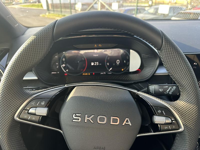 Škoda Fabia DYNAMIC 1.0TSI 85kW - fotka 10 z 13