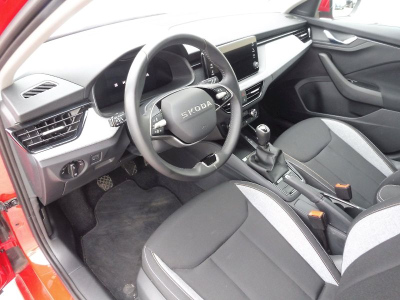 Škoda Scala (2025) Selection 1,0 TSI 85kW - fotka 6 z 28