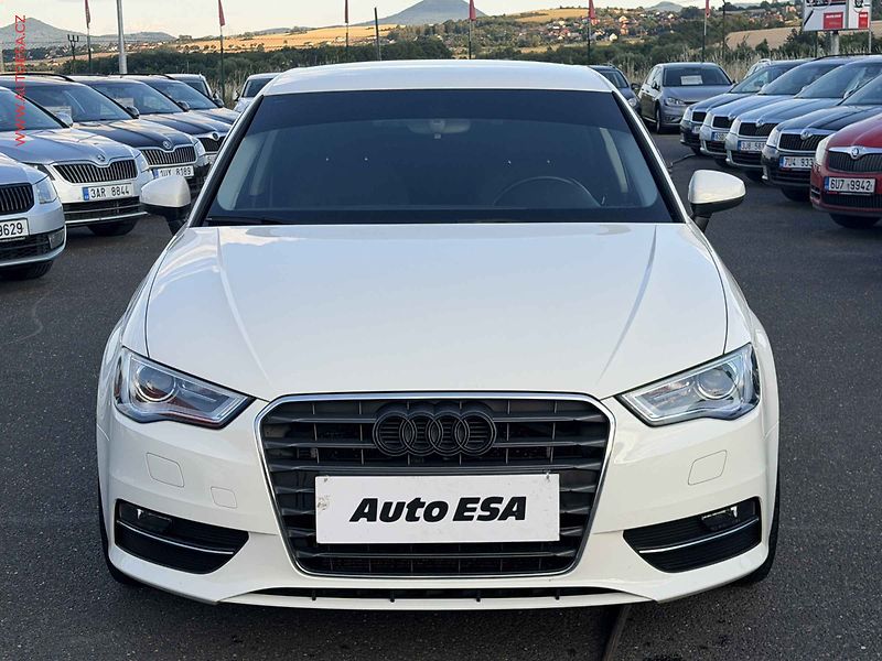 Audi A3 (2015) 1.6 TDi, ČR, AT, bixen, AC - fotka 2 z 14