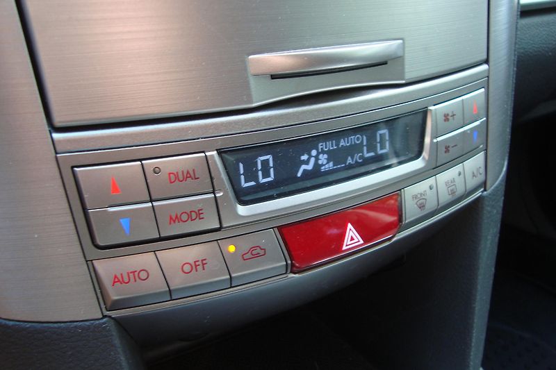 Subaru Outback (2011) 2.0 D,AWD,ČR, 2.Maj.Servis.Kn. - fotka 63 z 76