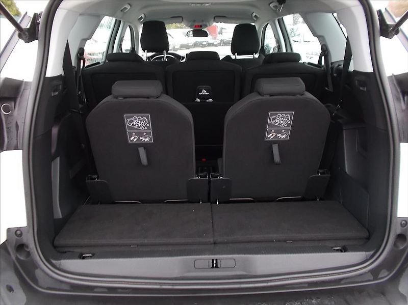 Peugeot 5008 ACTIVE 1.6 BlueHDi 120 7-míst - fotka 40 z 46