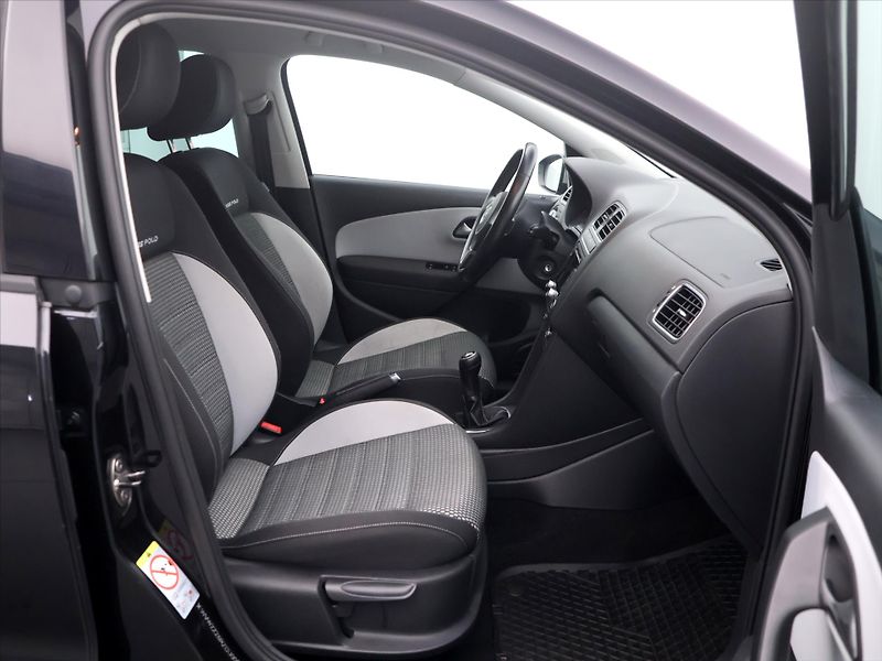 Volkswagen Polo 1,4 i 63kW Cross AutoKlima - fotka 11 z 34