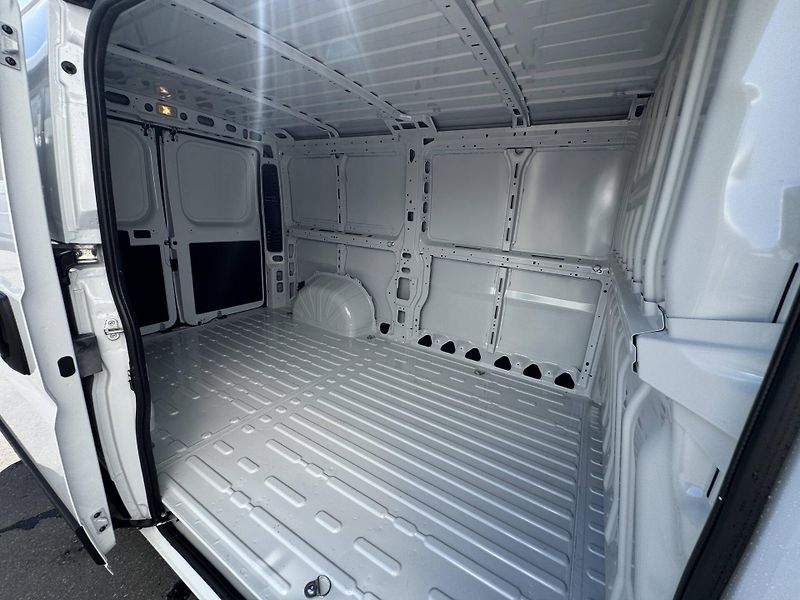 Opel Movano (2026) L2H1 3000 6°MT 2,2 CDTi - fotka 12 z 12
