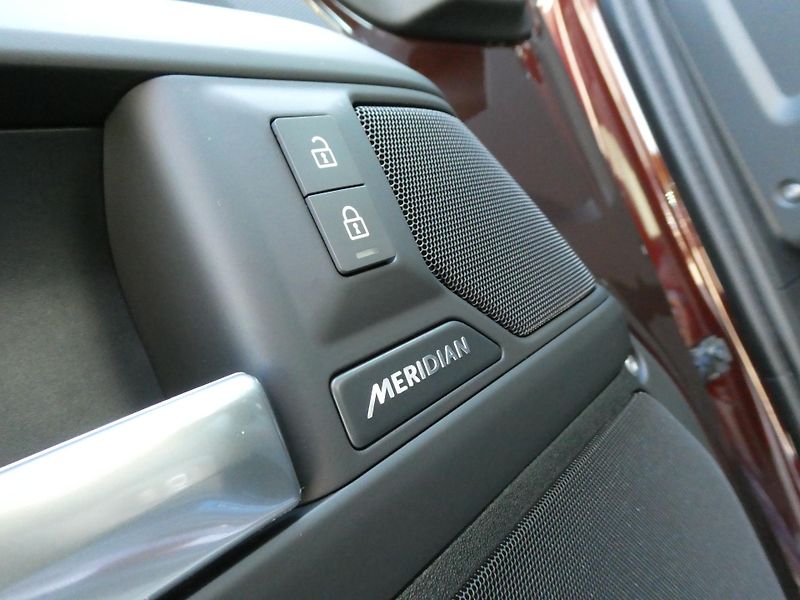 Land Rover Defender (2026) 130 3,0 X-Dynamic SE D350 - fotka 13 z 41