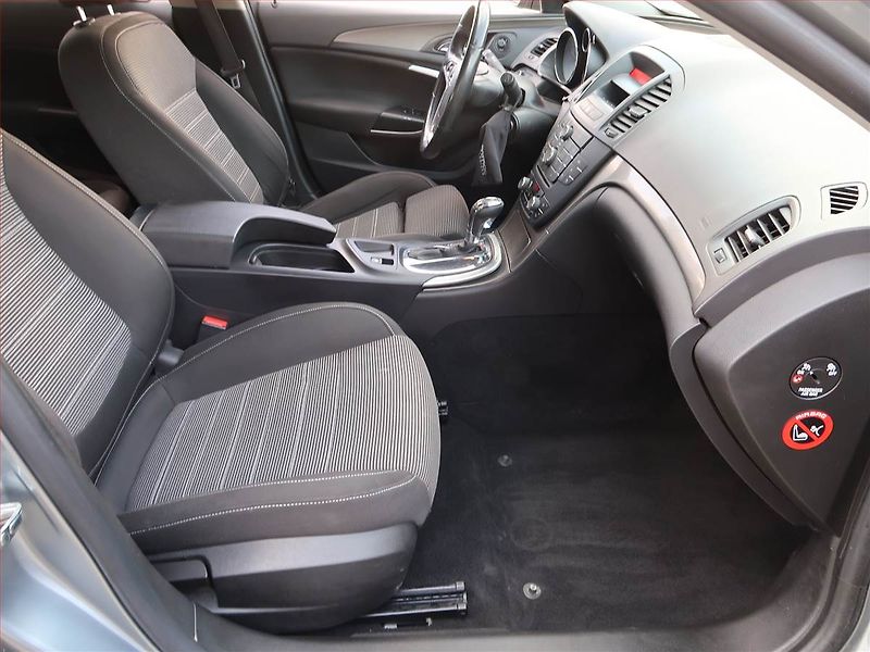 Opel Insignia (2012) 2.0 CDTI, 4X4, Automat - fotka 9 z 17