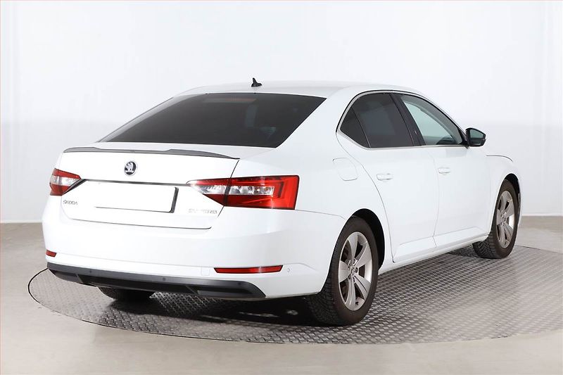 Škoda Superb (2015) 2.0 TDI, Automat, Bi-Xenony - fotka 5 z 20