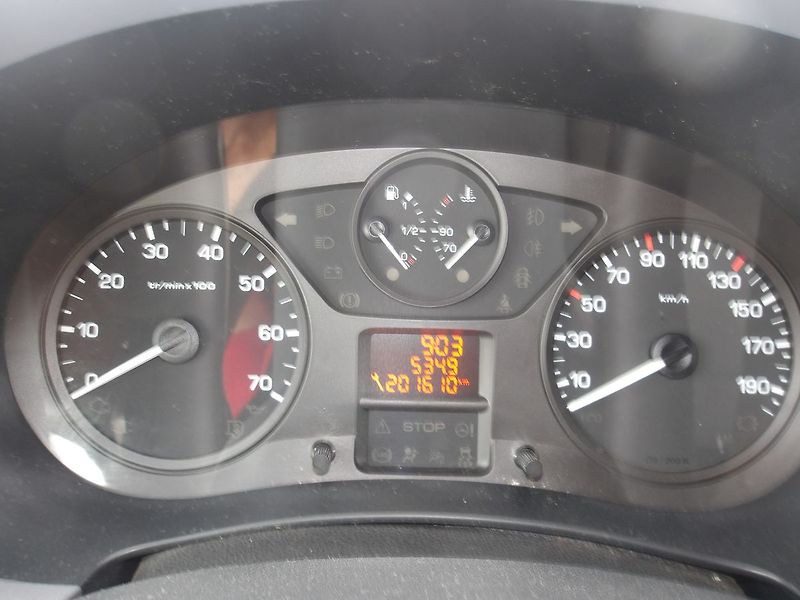 Peugeot Partner 1,6HDi 3 MÍSTA !!! 1.MAJITEL ! - fotka 24 z 30