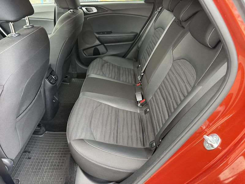 Kia ProCeed 1.5 T-DGi  118kW  7DC GT DPH - fotka 14 z 34