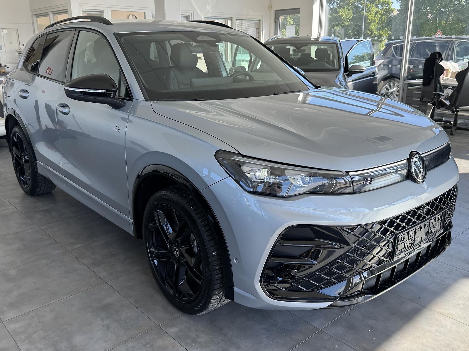 Volkswagen Tiguan 2,0TSI R DSG 4M TAŽNÉ LED ACC