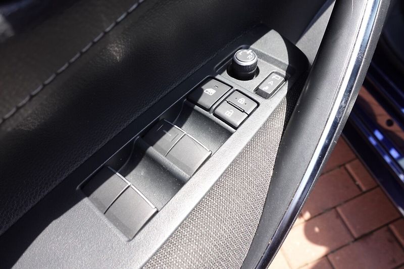 Toyota Corolla 2,0 HEV Comfort Tech TS - fotka 10 z 31