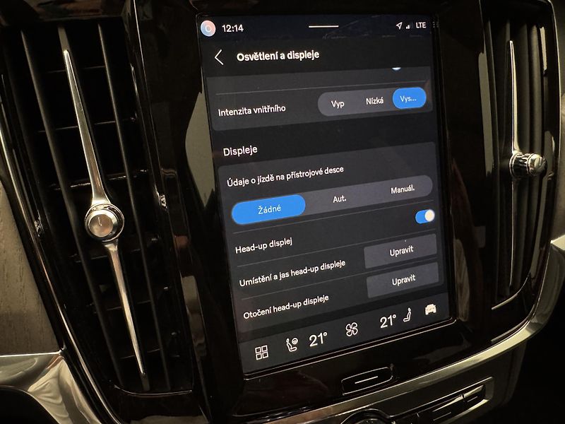 Volvo V90 T8 AWD RECHARGE ULTRA - fotka 44 z 53