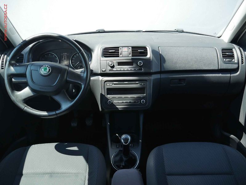 Škoda Fabia (2011) 1.2 TSi, Klima - fotka 8 z 13