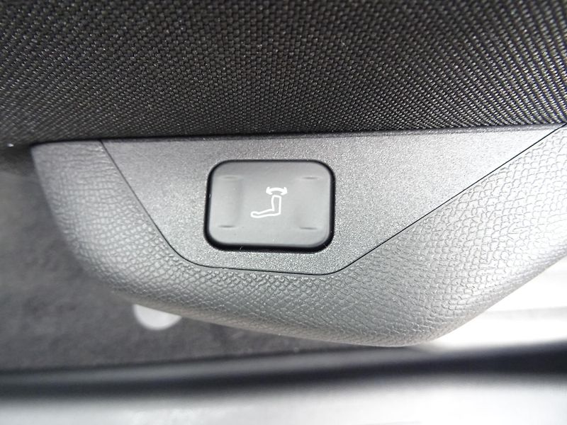 Peugeot 5008 (2026) BUSINESS 145k e-DCS6 5MÍST - fotka 21 z 42
