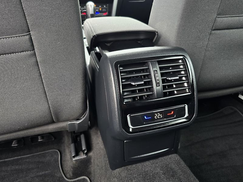 Volkswagen Passat 2.0TDI 110KW DSG BUSINESS ČR! - fotka 18 z 40