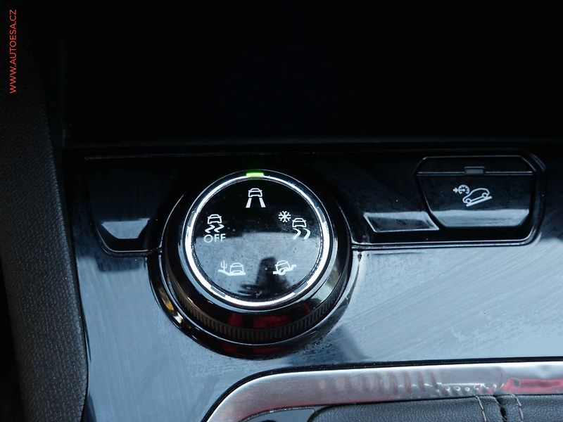 Peugeot 5008 (2019) 1.5 HDi, 1.maj,ČR, Allure - fotka 15 z 25
