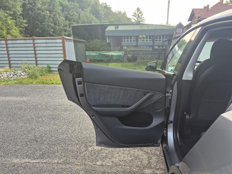 Tesla Model Y LONG RANGE DUAL MOTOR 95,0% - fotka 38 z 49
