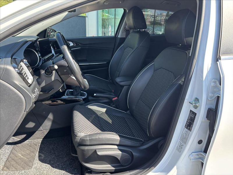 Kia XCeed 1,5 TGDi 118kW TOP ZÁRUKA KŮŽE - fotka 10 z 42