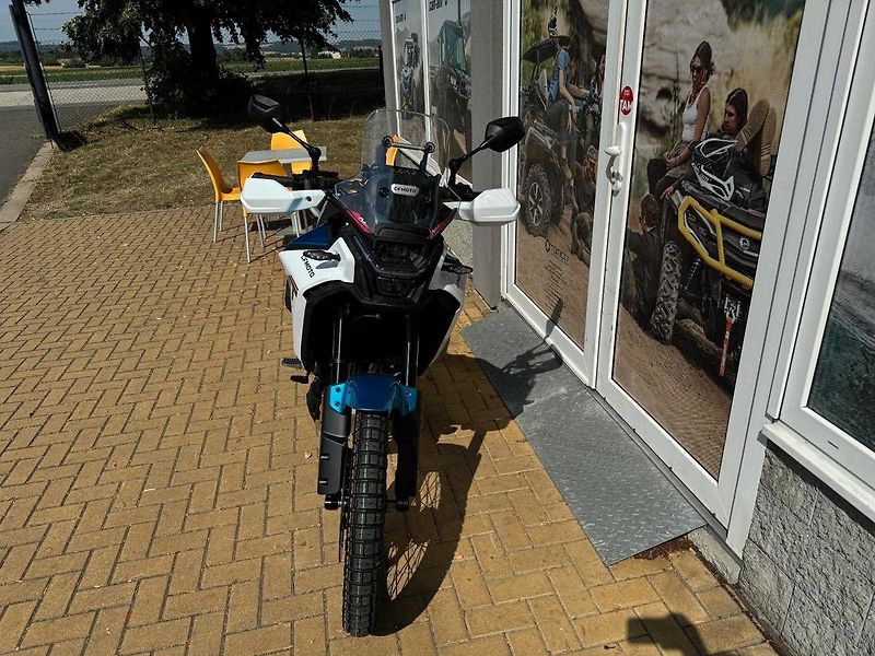 CFMOTO 450 MT-R (2026) - fotka 7 z 7