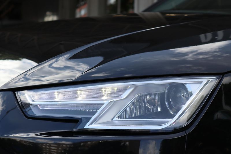 Audi A4 2.0TDI S-TRONIC SEDAN 110kW - fotka 4 z 50