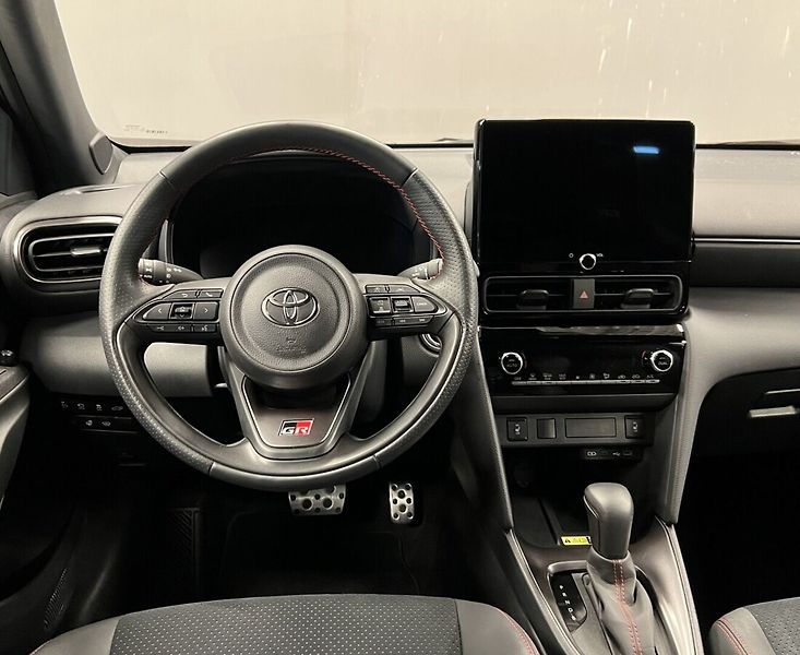Toyota Yaris Cross 1.5 Hybrid AT GR SPORT TECH 13 - fotka 5 z 20
