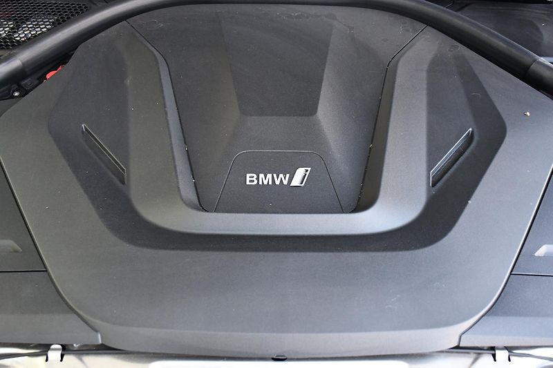 BMW i4 eDrive35 FACELIFT 3L-ZÁRUKA 1M - fotka 43 z 45