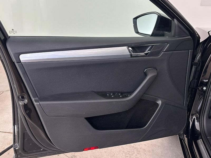 Škoda Superb Ambition DSG - fotka 13 z 28