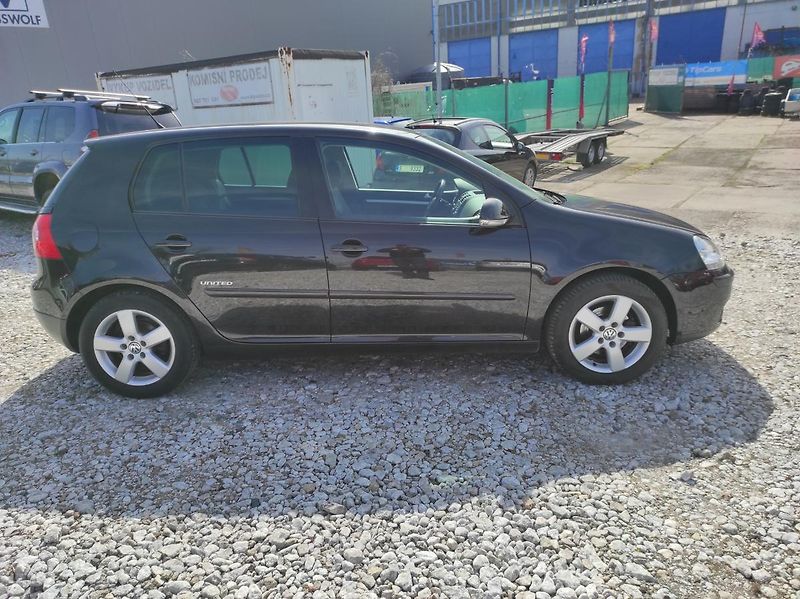 Volkswagen Golf V,  UNITED, VELICE PĚKNÝ - fotka 7 z 22