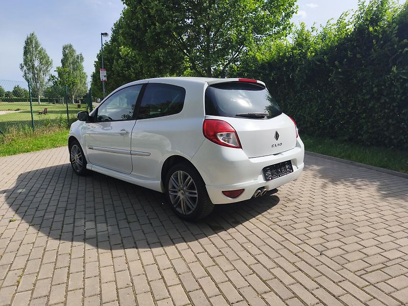 Renault Clio 1.6 GT - fotka 7 z 22