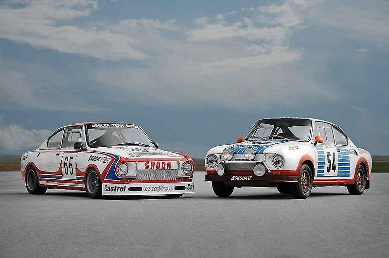 Škoda 130 RS. Vlevo je okruhová verze z roku 1981, vpravo soutěžní provedení z roku 1977.