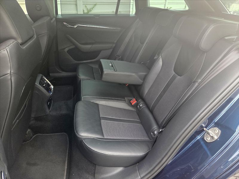 Škoda Octavia 2,0 TDi DSG Style Tažné z. 1.m - fotka 8 z 21