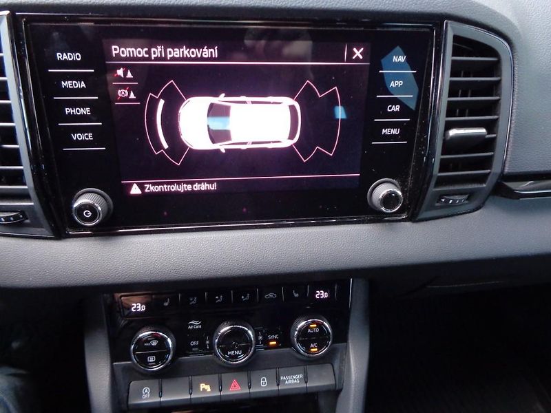 Škoda Karoq 2.0 TDI 110 kW DSG SPORTLINE - fotka 16 z 25