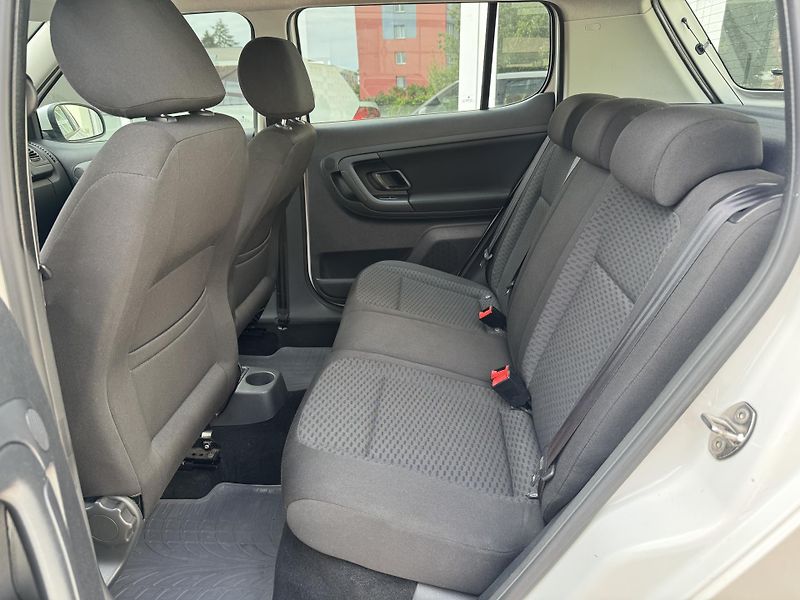 Škoda Fabia (2010) 1.2TSI - fotka 17 z 20