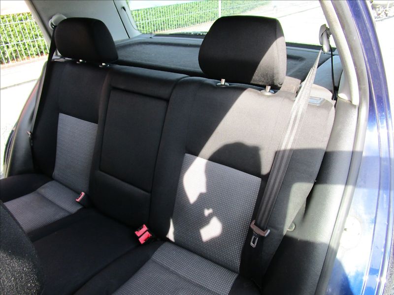 Volkswagen Golf 1.4i 16V, Klima - fotka 26 z 37