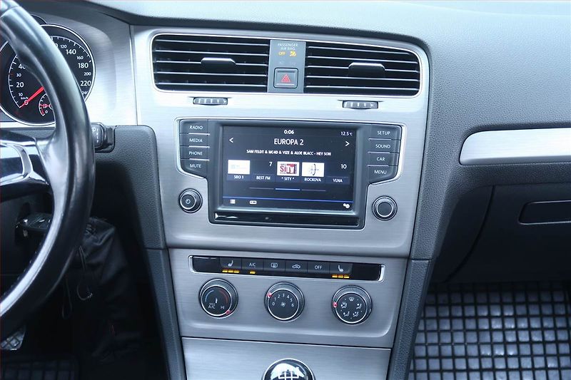 Volkswagen Golf (2016) 1.6 TDI, Serv.kniha, Tempomat - fotka 12 z 17