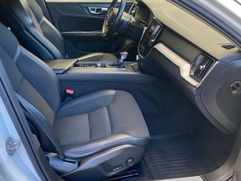 Volvo V60 D3 AWD MOM PRO - fotka 7 z 26