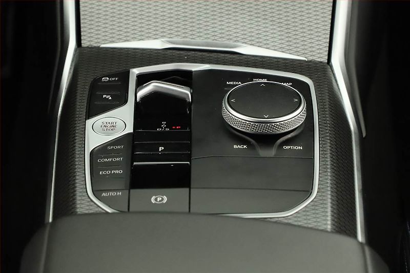 BMW Řada 3 (2023) M Sport 320 d xDrive - fotka 14 z 18